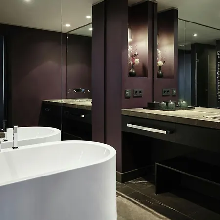 Roomers Frankfurt Central, Autograph Collection-3